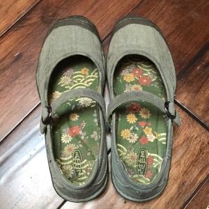 Keen gray leather and canvas shoes